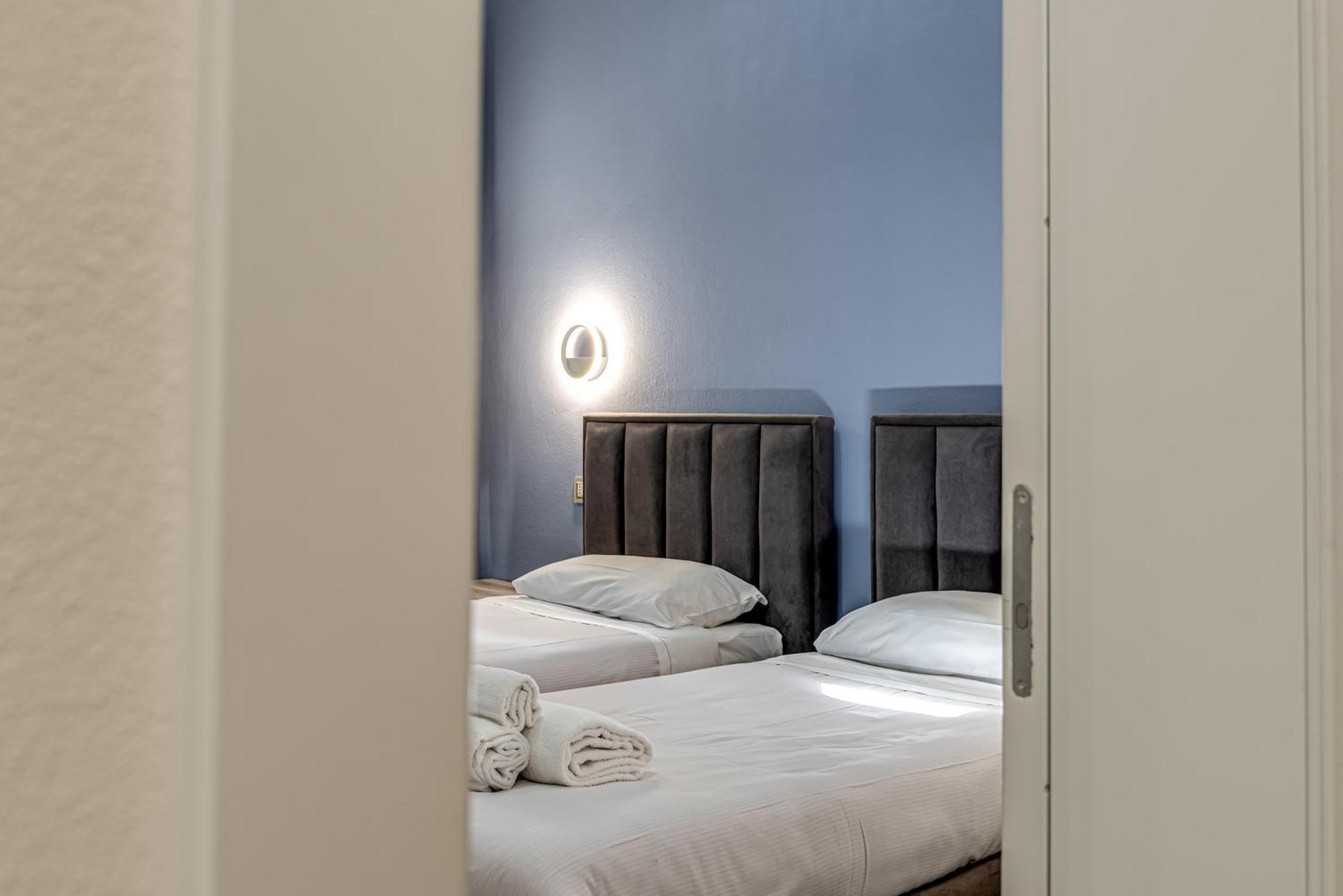 Gavin House - Sweet Dreams In Florence